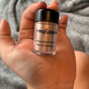 Eyeshadow highlight powder